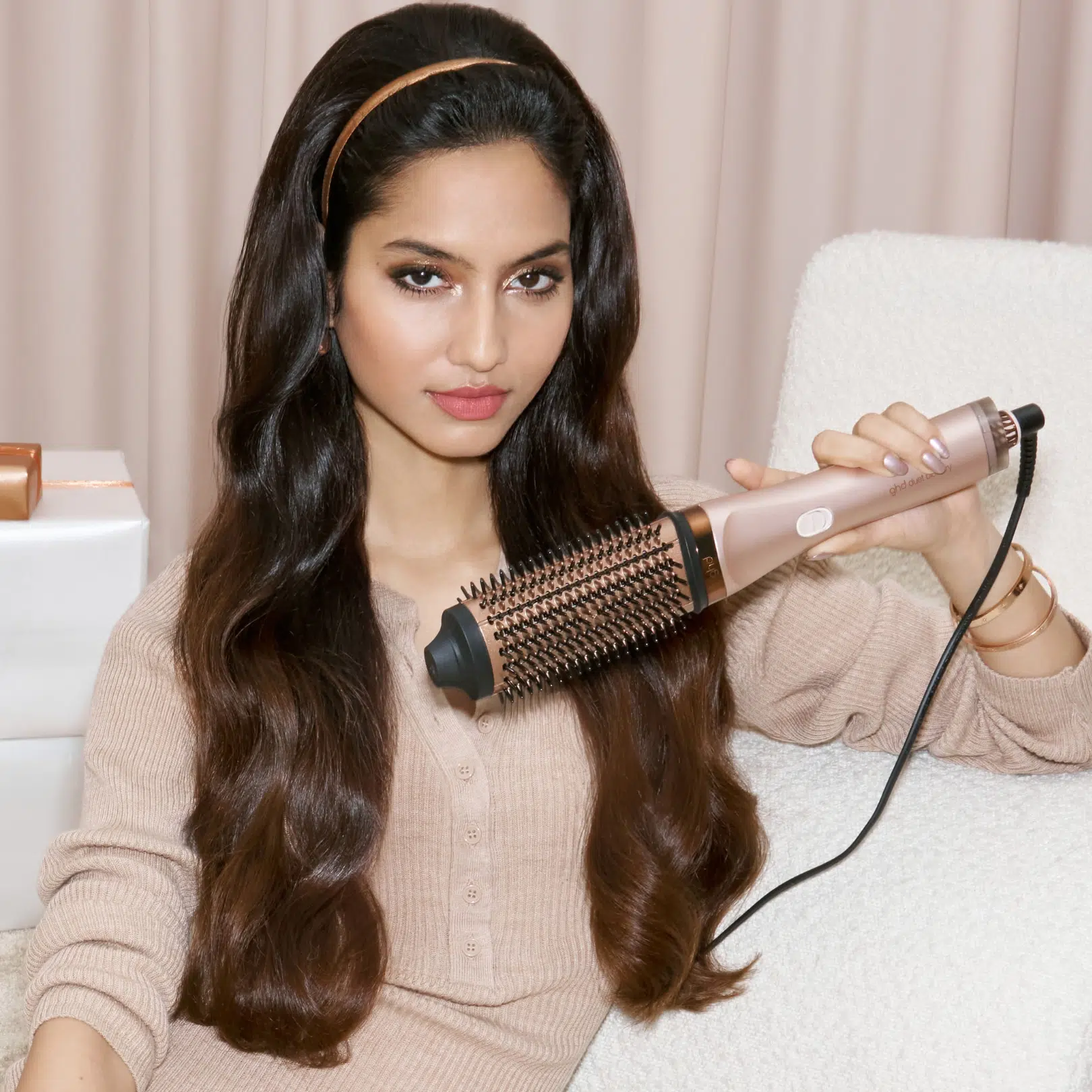 Nouveau coffret brosse GHD blowdry cachemire Noël – Image 2